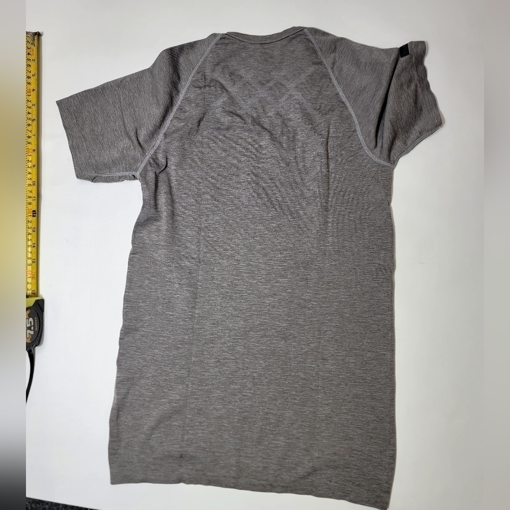 Rhone  essential Training shirt - Picture 11 of 12
